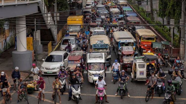 Marcos de Filipinas promulga ley con un presupuesto récord de 109.000 millones de dólares para 2025