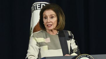 Nancy Pelosi hospitalizada tras lesión en Luxemburgo