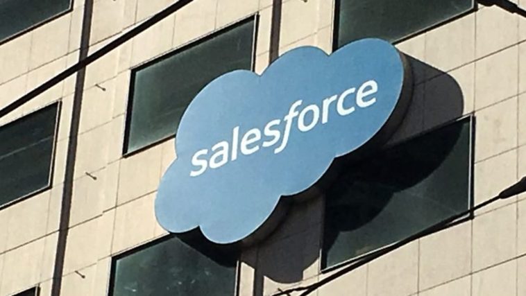 Salesforce cierra 1.000 acuerdos pagados de 'Agentforce' y mira hacia el futuro de los robots