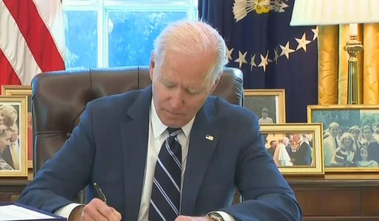 Biden anuncia límite de precios para medicamentos recetados de Medicare