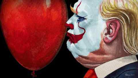 Donald Trump usa maquillaje de payaso y sostiene un globo rojo