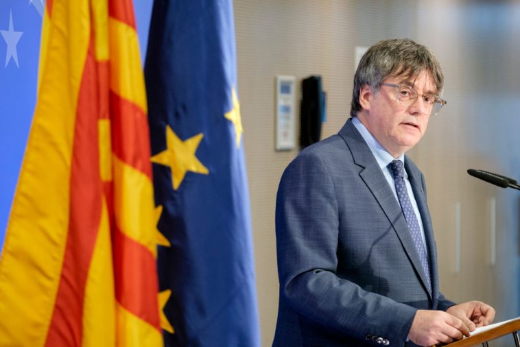 El expresidente catalán amenaza con derribar el gobierno de Sánchez - Euractiv