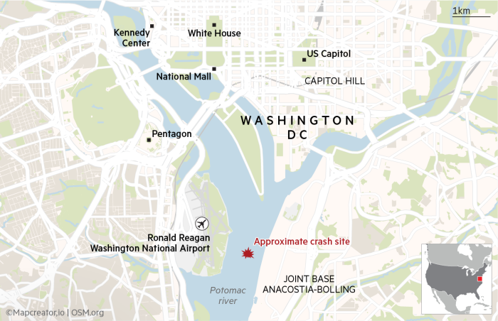 Mapa de Washington, DC, que muestra el sitio de accidente aproximado de un vuelo de pasajeros de American Airlines y un helicóptero militar de Black Hawk en el río Potomac cerca de Ronald Reagan Washington National Airport