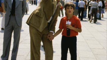 Pierre Trudeau y Justin Trudeau, visitan la Plaza de San Marcos en Venecia, Italia, el 21 de junio de 1980