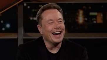 ELON MUSK sonriendo