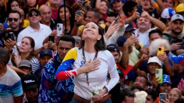 La líder de la oposición venezolana María Corina Machado con sus partidarios en una protesta contra Maduro en Caracas el jueves.