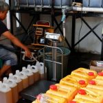 Indonesia frena las exportaciones de aceite de cocina usado y residuos de palma para ayudar a los usuarios nacionales