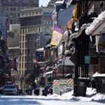 Bourbon Street en Nueva Orleans después de una rara tormenta de nieve de invierno apareciendo en la costa del Golfo de UU