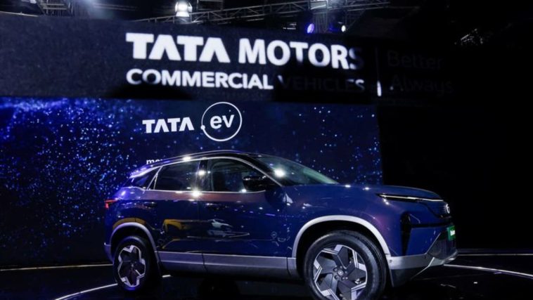 Los fabricantes de automóviles en el salón del automóvil de la India presentan planes de red de carga y nuevos vehículos eléctricos