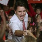 Justin Trudeau asiste a un mitin de campaña en Halifax, Nueva Escocia, el 17 de octubre de 2015.