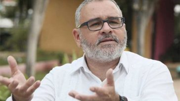 Como periodista, Funes entrevistó a líderes mundiales como Felipe González, Hugo Chávez, Fidel Castro y Luiz Inácio Lula da Silva.