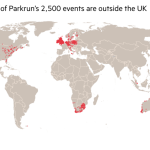 Un mapa de ubicaciones de Parkruns en todo el mundo. Hay 2.500 en 22 países, principalmente en Europa occidental, América del Norte, Sudáfrica, Oceanía y Japón.