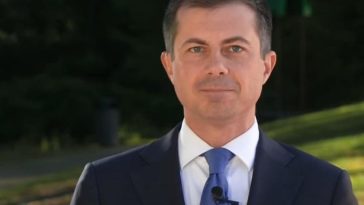 Pete Buttigieg destruye a Trump después de culpar a los demócratas por el accidente aéreo de DC