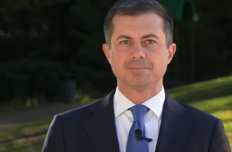 Pete Buttigieg destruye a Trump después de culpar a los demócratas por el accidente aéreo de DC