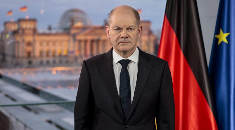 Un raro voto de confianza en Alemania presagia el fin de la era Scholz - Euractiv