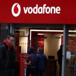 Vodafone hace la primera videollamada satelital del mundo usando un teléfono inteligente estándar