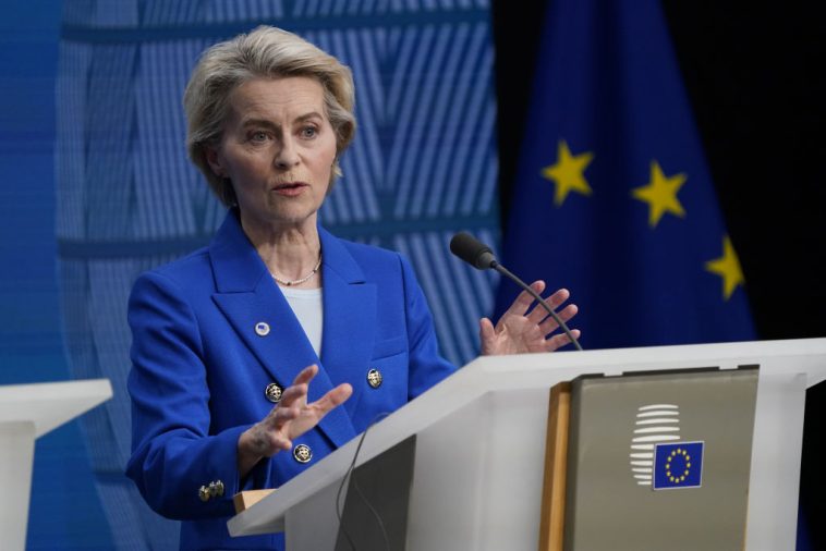 Von der Leyen estuvo hospitalizada alrededor de una semana por neumonía - Euractiv