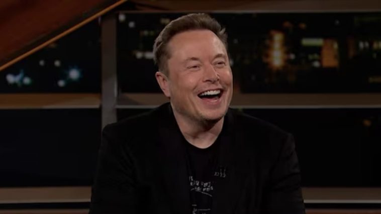 Elon Musk riendo