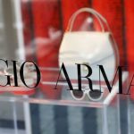 Controles de elevación de la corte italiana colocados en Armani Company por prácticas laborales