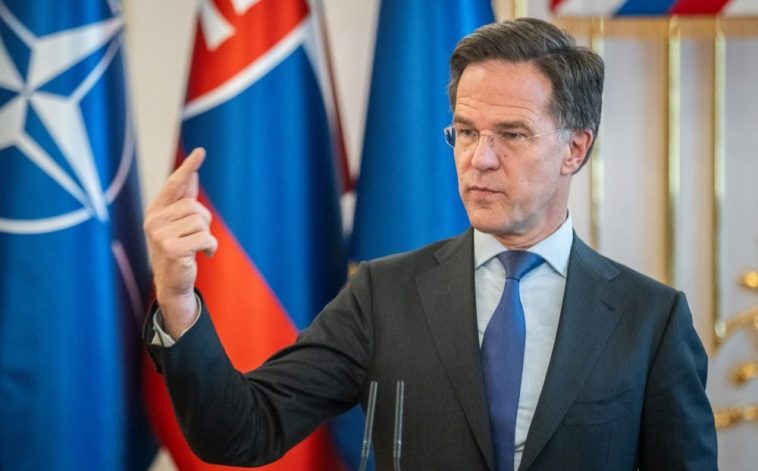 El jefe de la OTAN se reúne con líderes eslovacos en la visita de Bratislava - Euractiv