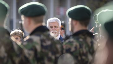 El presidente checo rechaza el ejército de la UE, respalda el pilar de la OTAN más fuerte - Euractiv