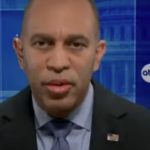 Hakeem Jeffries gira las tablas y revela el fracaso de Trump