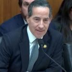 Jamie Raskin explota a Trump sobre la purga del FBI