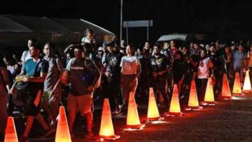 Las multitudes caminan por Tapachula, México, camino a la frontera de los Estados Unidos el día de la inauguración de Donald Trump la semana pasada