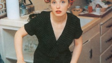 Julie Delpy planchado en el hotel en 1995