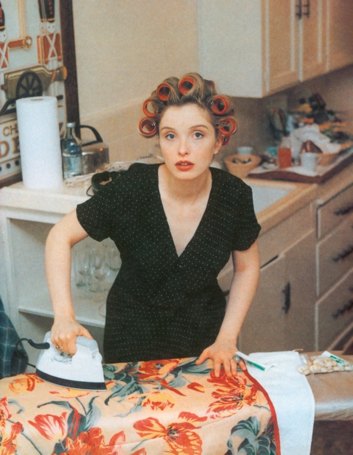 Julie Delpy planchado en el hotel en 1995