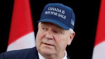 El primer ministro de Ontario Doug Ford Sporting un sombrero 'Canadá no está a la venta'