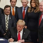 'Transparencia radical': Trump ordena programas federales 'derrochadores', contratos expuestos