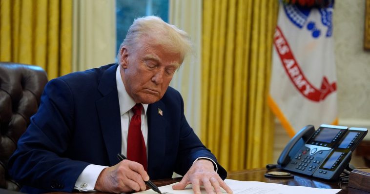 Trump actualizó el registro por el número de decretos adoptados