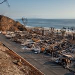 Fotografía de paisaje que representa edificios destruidos