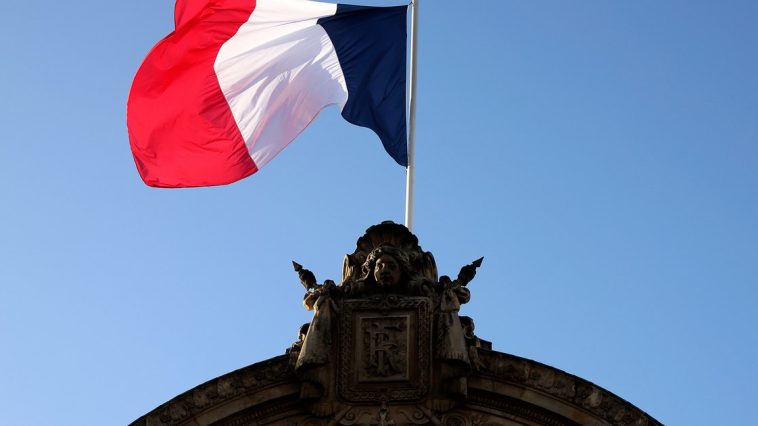 El embajador francés cree que Europa debería participar en el asentamiento en Ucrania