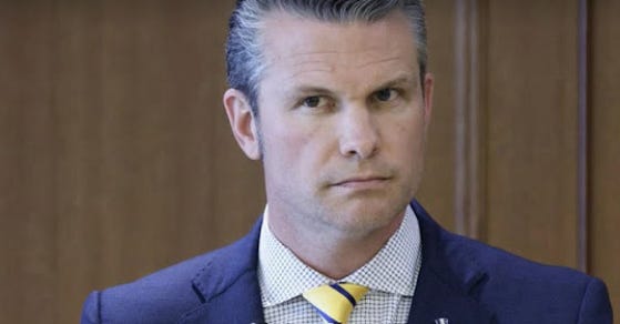 Parece que Pete Hegseth será pateado en la acera