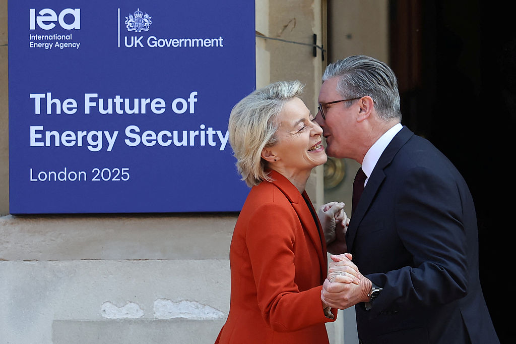 Von der Leyen, Starmer cerca del acuerdo de defensa en Londres - Euractiv